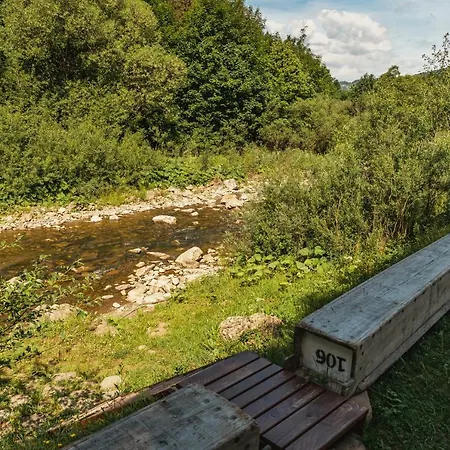 Dom wakacyjny Domki Pod Jarmuta *